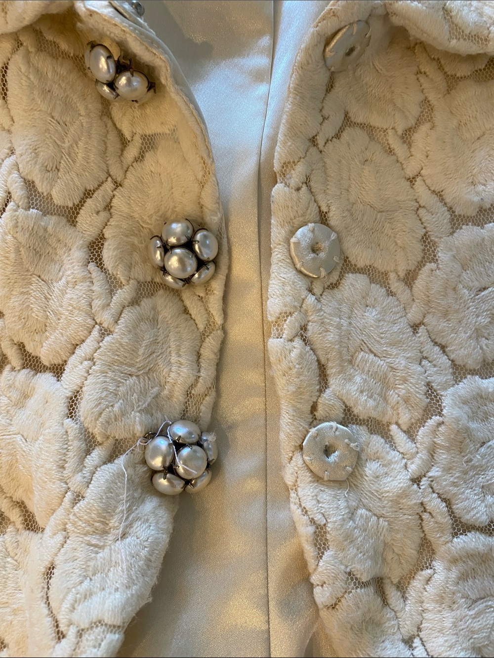 Vintage Elegant Women's Cream Floral Texture Jacket with Decorative Buttons - Picture 4 of 4